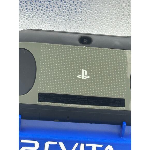 ps vita 2000 w/charger - Picture 2 of 7